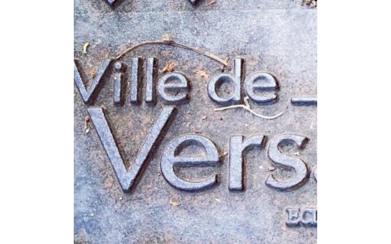 Ironwork sign saying 'ville de versailes'
