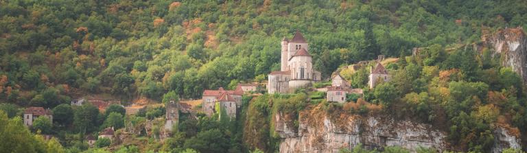 French hub banner - french countryside with castle