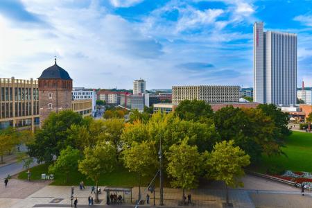 City-sky-line-trees-green